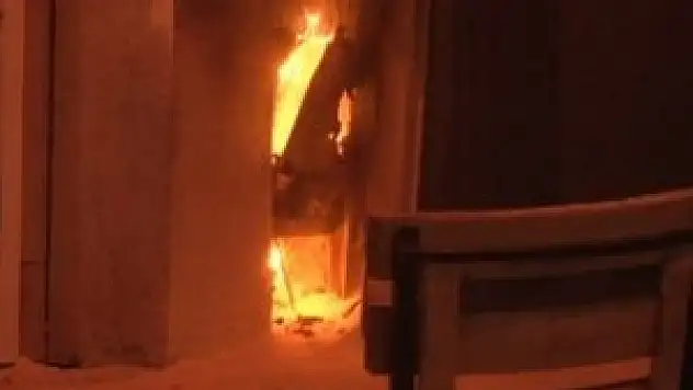 Başbakanlık Ofisi karşısında yangın