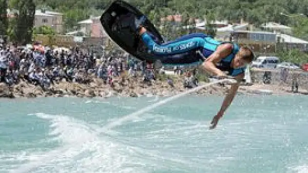 Van Gölü'nde renkli festival