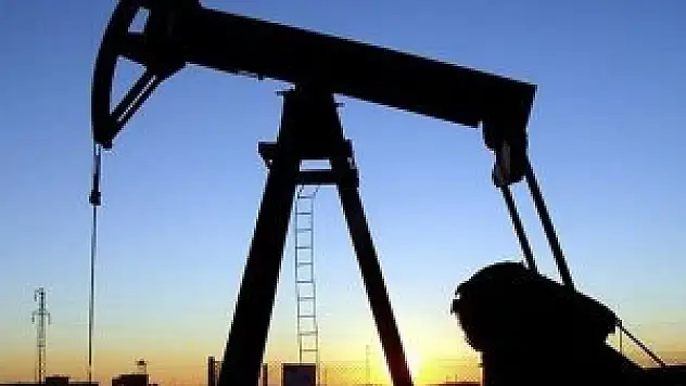 Petrolde düşüş eğilimi sürüyor