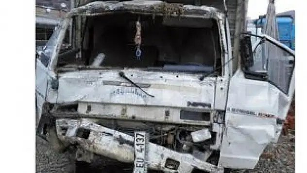 Hurda kamyonu hurdaya döndü