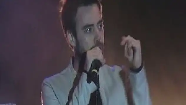 Murat Dalkılıç sahnede zor anlar yaşadı