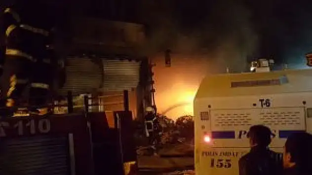 Tekstil deposunda yangın