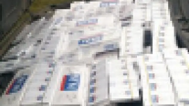 Otomobilin kaputunda kaçak sigara!