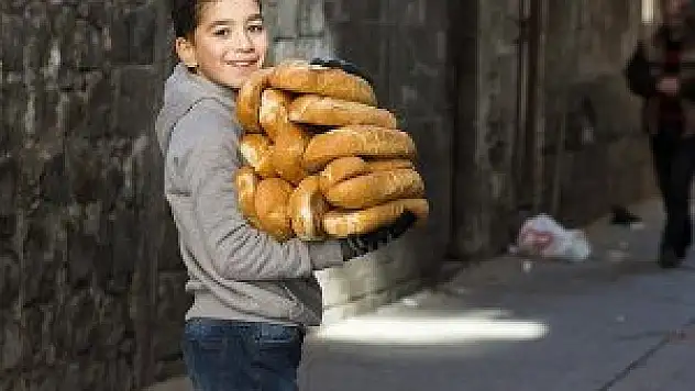 Bir paket sigara 10 ekmeğe bedel