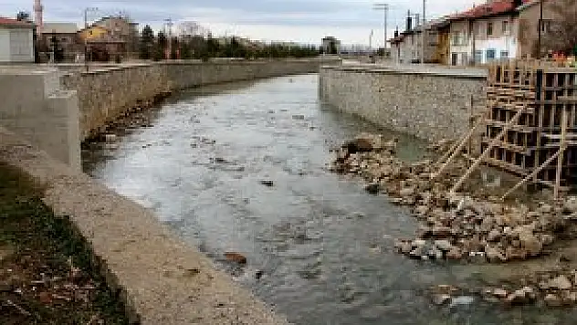 Seydişehir akçay deresine köprü inşa ediliyor
