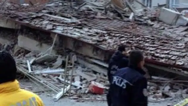 Yozgat'ta 20 daireli bina çöktü