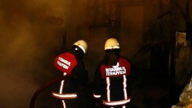 Kadıköy'de yangın: 1 ölü