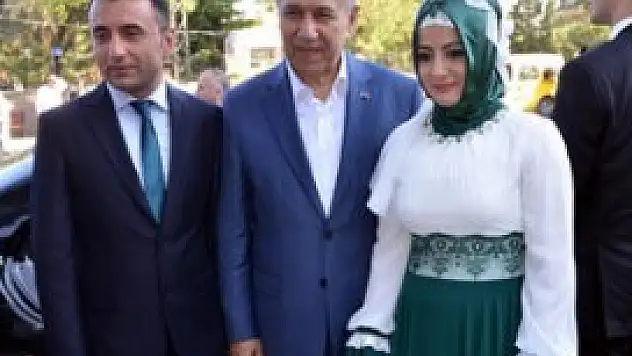 Arınç ve Kurtulmuş Mevlana'yı ziyaret etti