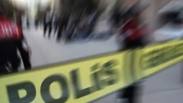 Polis memuru boşanmak isteyen eşini öldürdü