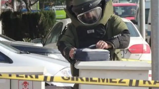 Emniyeti alarma geçiren çantadan Kur'an-ı Kerim çıktı