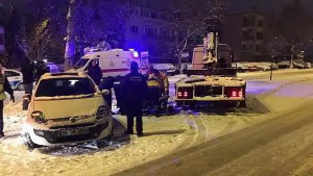 Alkollü sürücüyü otomobilden itfaiye çıkardı