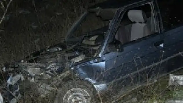 Kaygan zeminde iki otomobil çarpıştı: 1 yaralı