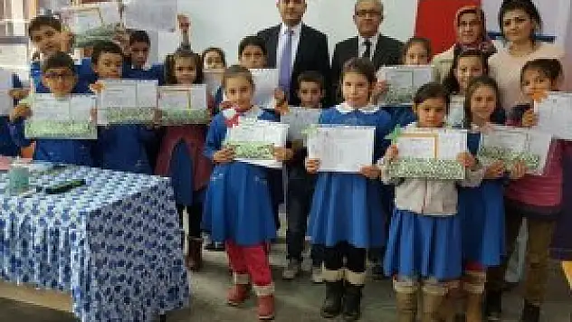 Altınekin'de karne heyecanı