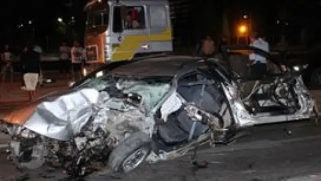 100 kilometre hızla refüje çarptı, yaralı kurtuldu