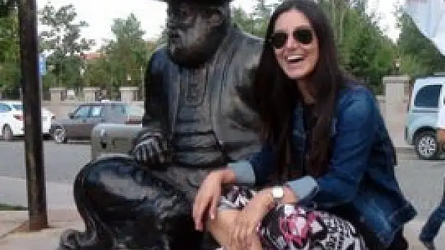 Sevcan Orhan Akşehir sokaklarında