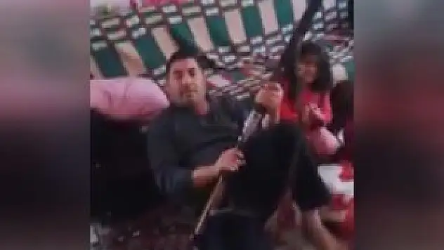 Tüfeği çocuklarına doğrultan baba gözaltına alındı