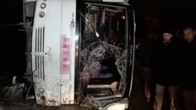 Sakarya'da midibüs devrildi: 5 yaralı