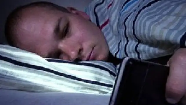 Sağlıksız uykunun nedeni: Cep telefonu