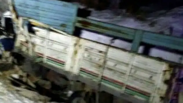 Kamyonet şarampole devrildi: 1 ölü