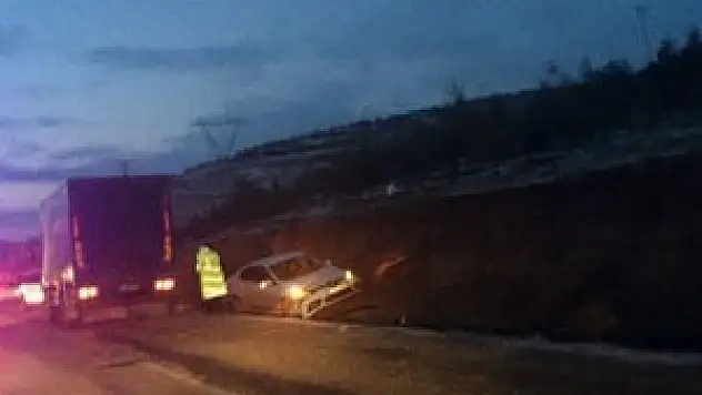 Buzlanma nedeniyle onlarca araç kaza yaptı