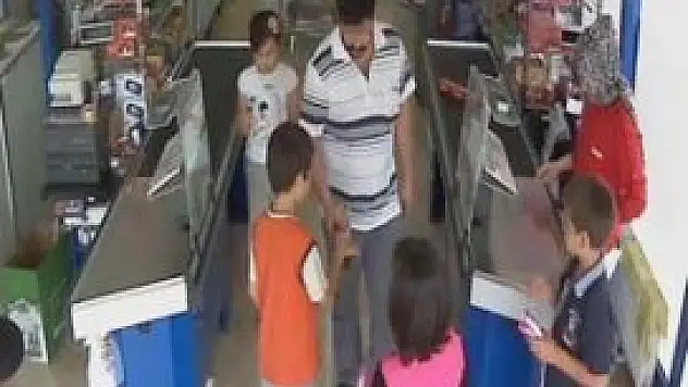 Biri oyaladı, diğeri çaldı