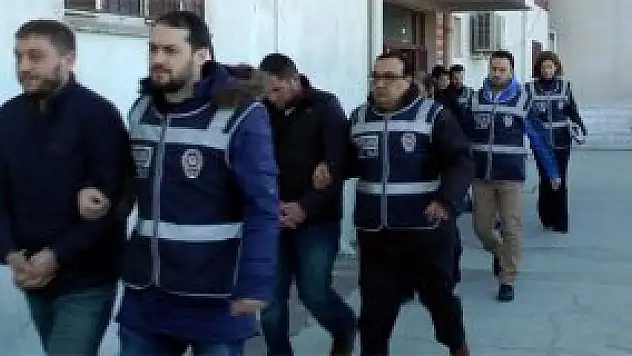 12 göçmen kaçakçısı yakalandı