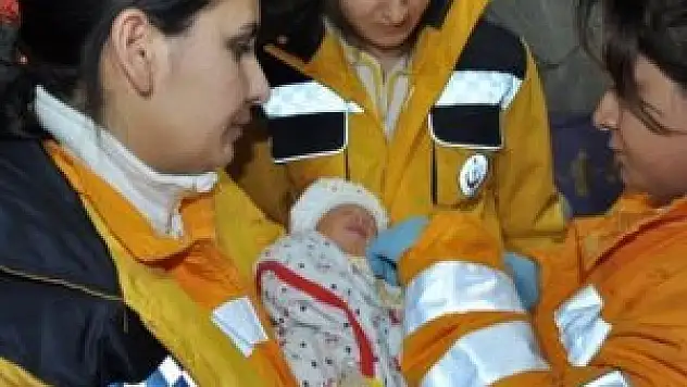 Yeni doğan bebeği ölüme terk ettiler