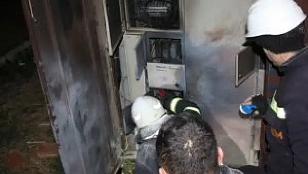 Geceyi patlayan elektrik trafoları aydınlattı