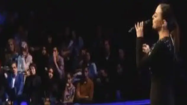 Ebru Gündeş Özgecan Aslan için bestelenen şarkıyı söyledi