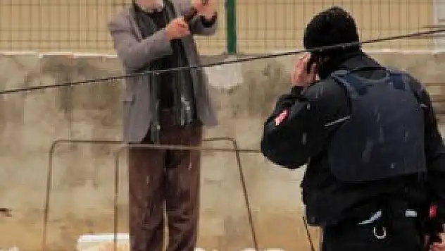 Maaşından kesinti yapılan bekçi av tüfeğiyle korku saçtı