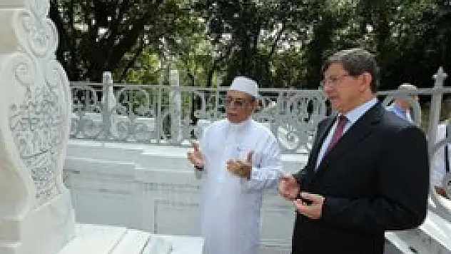 Dışişleri Bakanı Davutoğlu Singapur'da