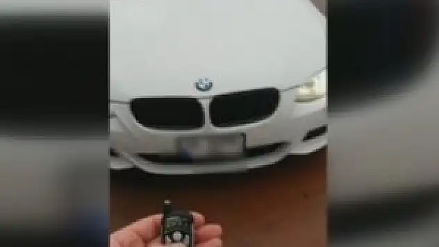 Otomobilde ön plakayı gizleyen düzenek bulundu