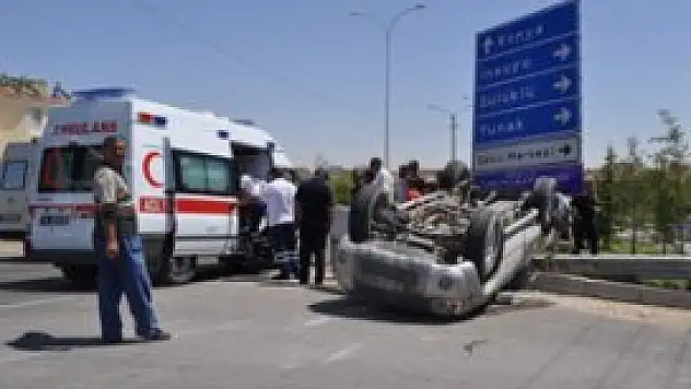 Konya'da araba ters döndü  4 yaralı