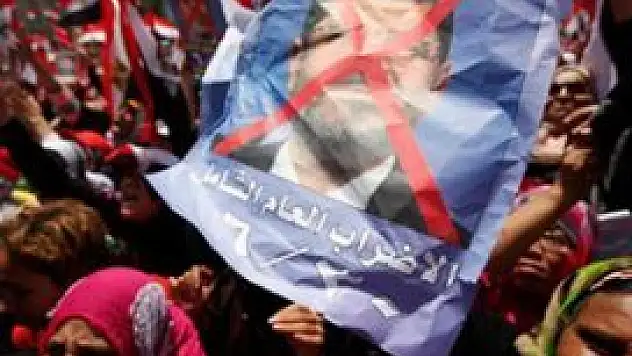 Mısır'da ordu darbe yaptı!