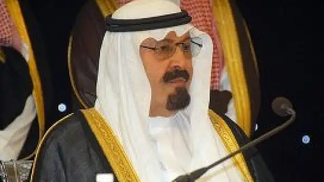 Suudi Kralı Mısır ordusunu tebrik etti