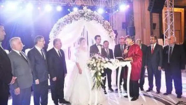 Nusret Argun oğlunu evlendirdi