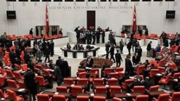 100 bin sözleşmeliye kadro verildi