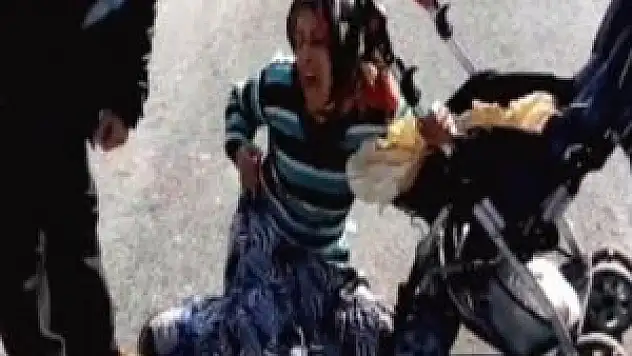 Sağır ve dilsiz taklidi yapan dilenci kamerada