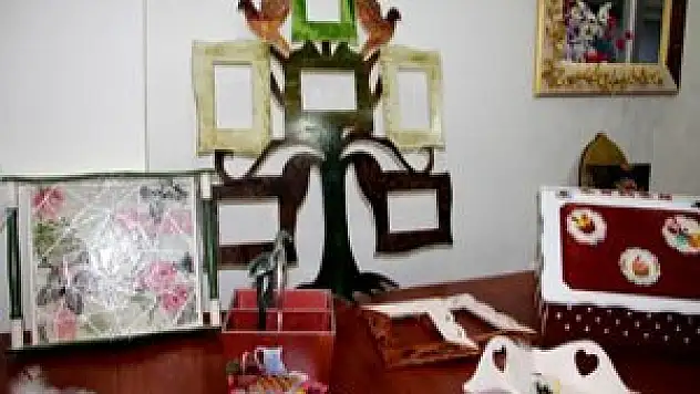 Seydişehir'de Komek sergisi açıldı