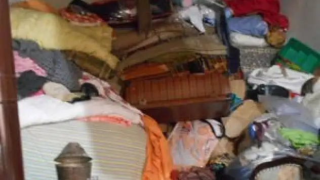 Evden tonlarca çöp çıktı
