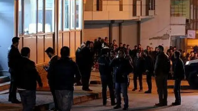 Küçükçekmece'de kahvehaneye silahlı saldırı: 2 ölü