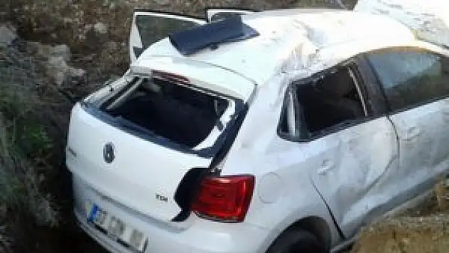 Aracıyla 50 metrelik menfeze uçtu: 2 yaralı