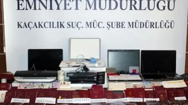 Göçmen kaçakçılarına operasyon: 8 gözaltı