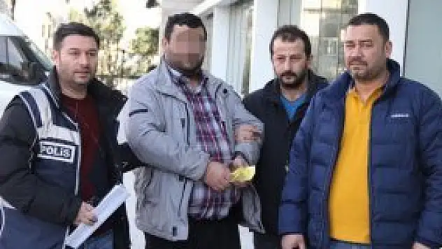 Kedi ve köpekten korkup araç çaldı