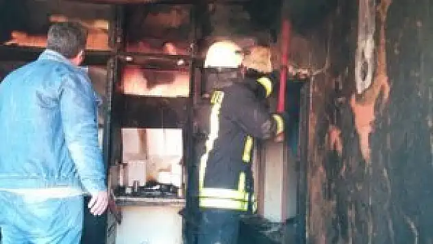 Patlayan televizyon evi kül etti