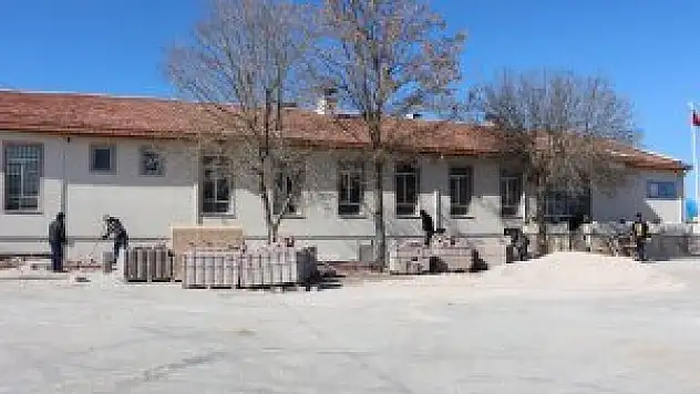 Karatay'da okul çevre düzenlemeleri devam ediyor