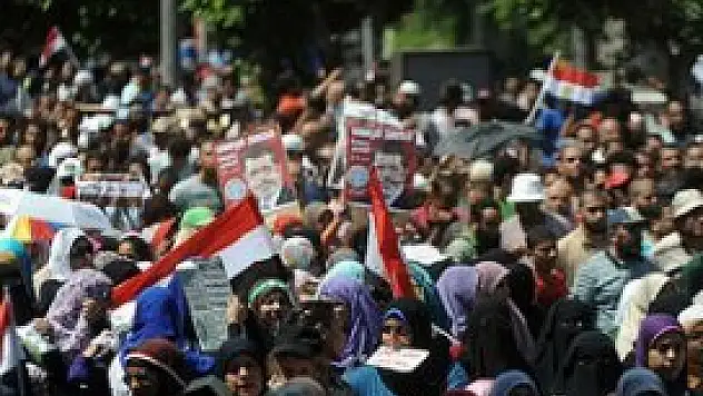 Mansur'un anayasal kararnamesini reddettiler