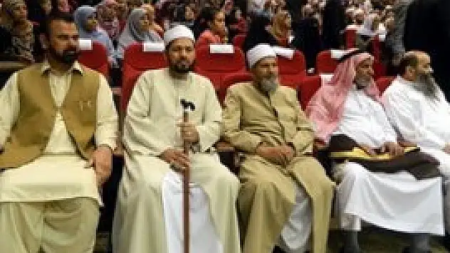 Mısır ordusu taraf olmamalı