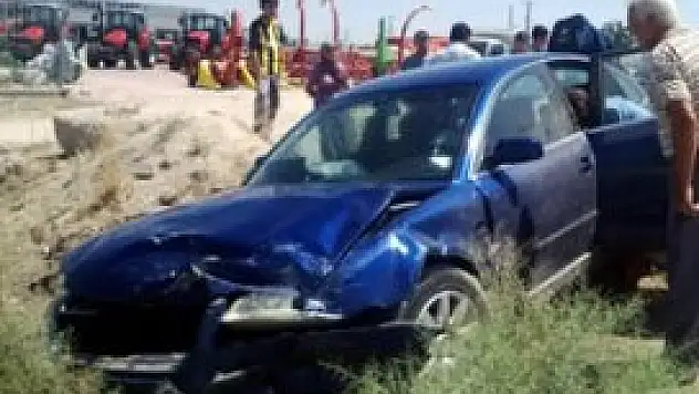 Kazada araçtan fırlayan çocuk annesine koştu