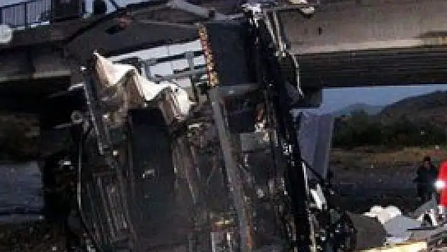 Nepal'de otobüs nehre uçtu